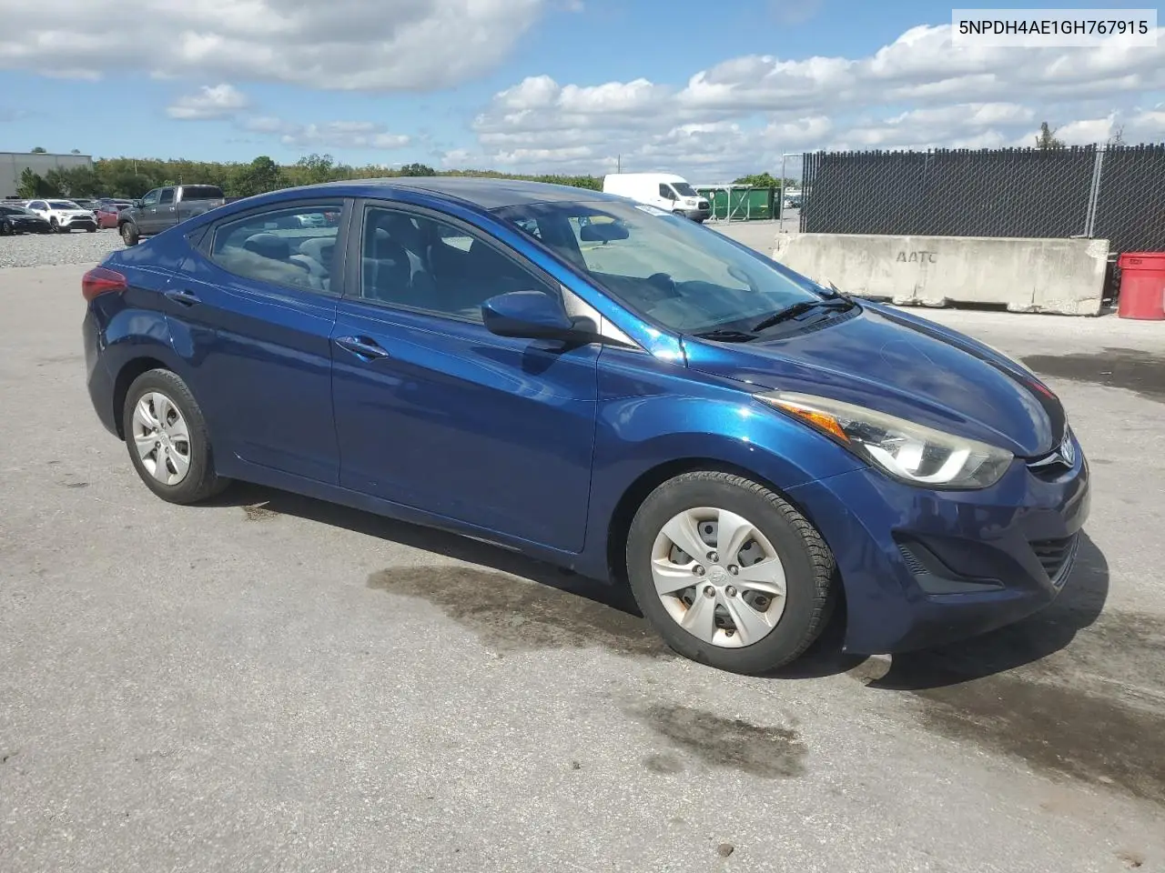 5NPDH4AE1GH767915 2016 Hyundai Elantra Se
