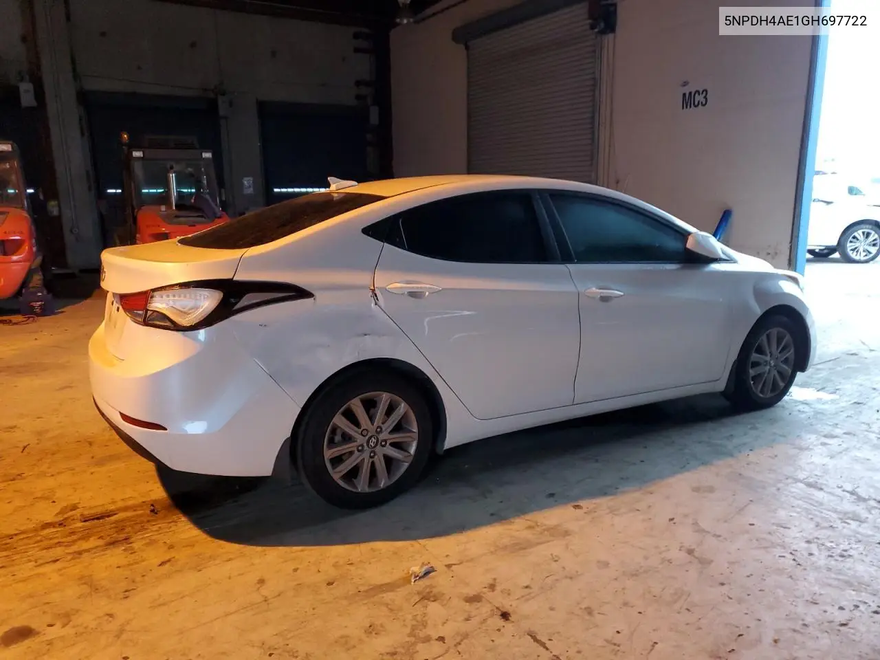 5NPDH4AE1GH697722 2016 Hyundai Elantra Se