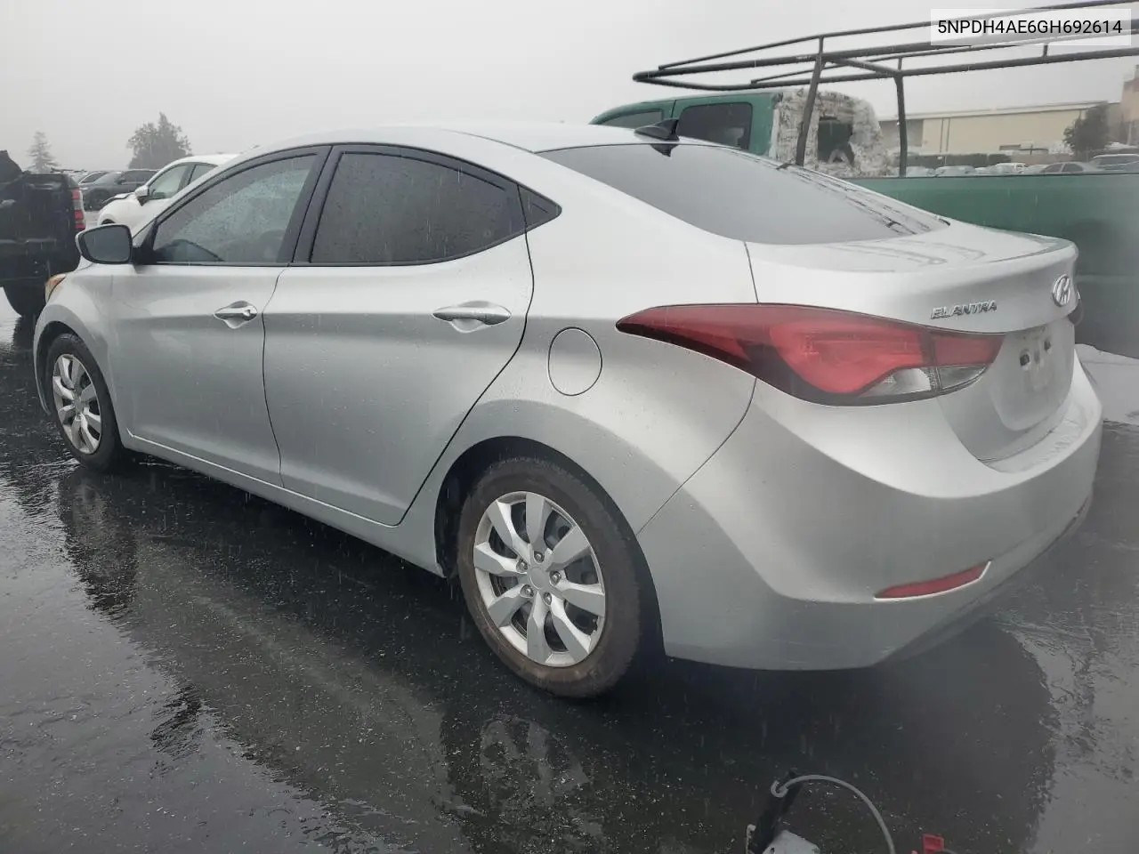 5NPDH4AE6GH692614 2016 Hyundai Elantra Se