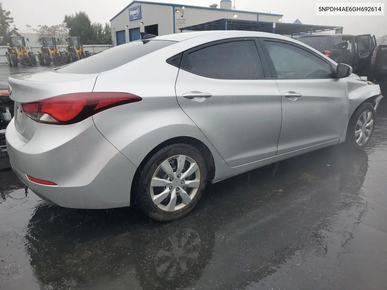 5NPDH4AE6GH692614 2016 Hyundai Elantra Se