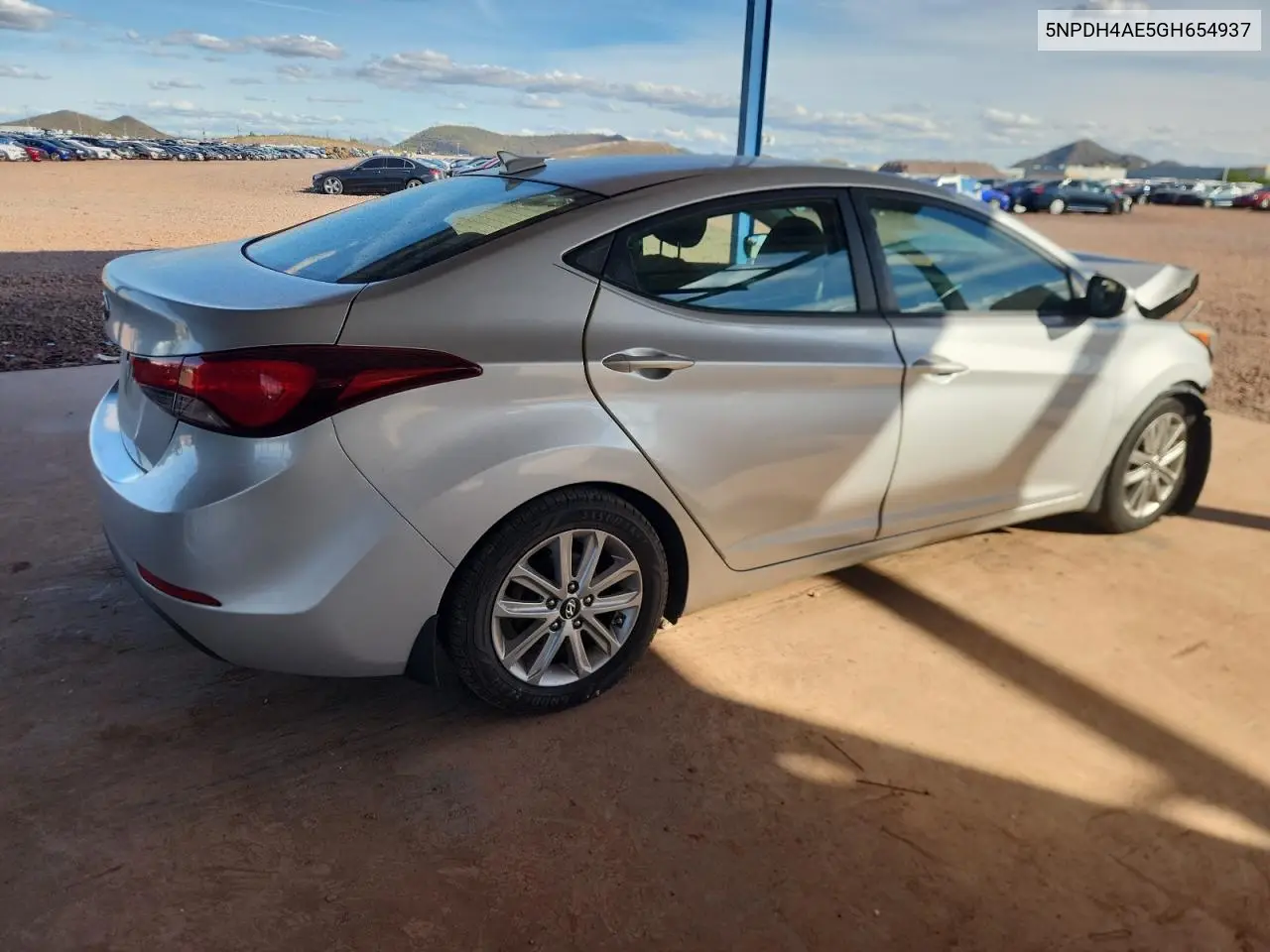 5NPDH4AE5GH654937 2016 Hyundai Elantra Se