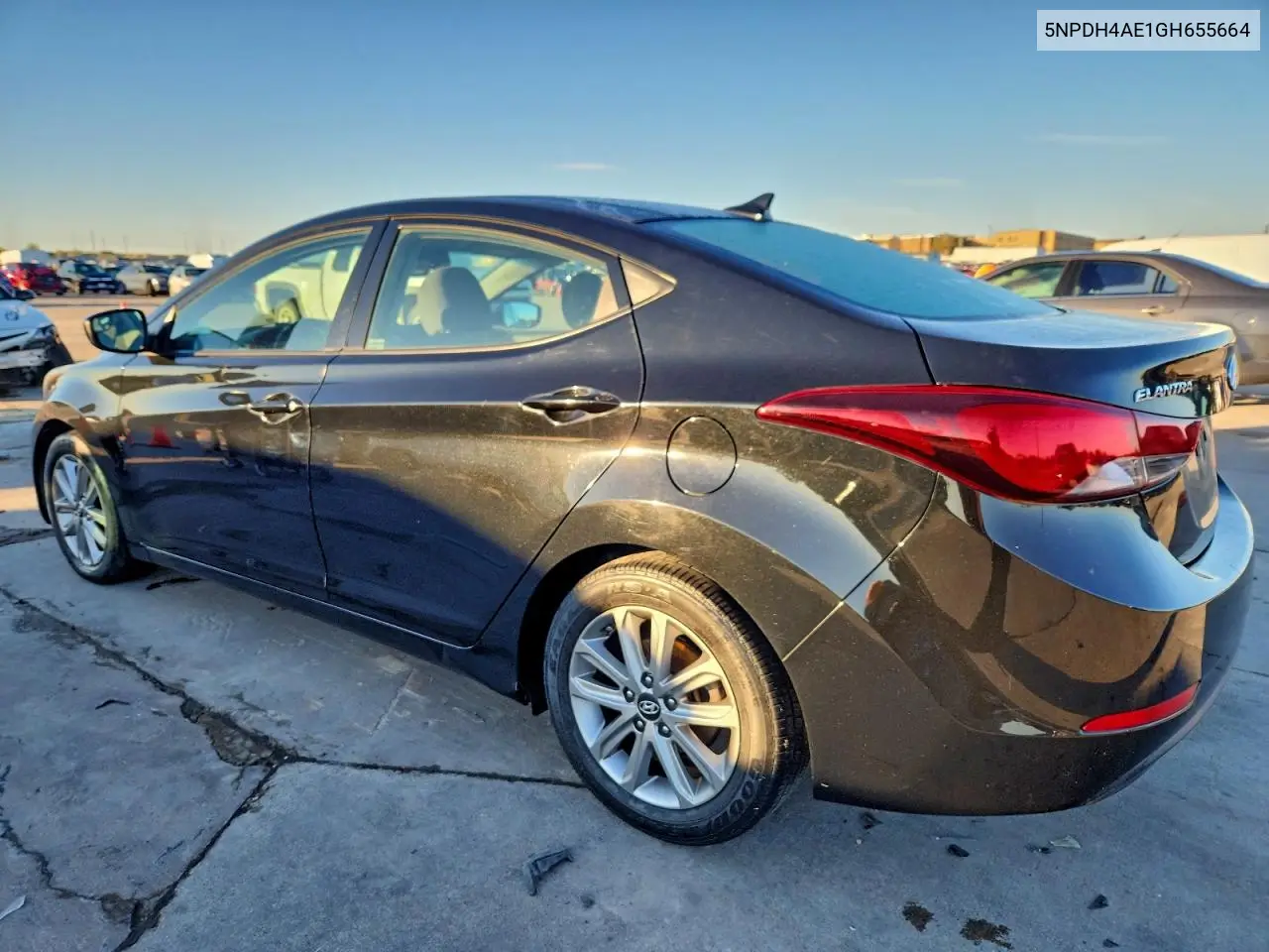 5NPDH4AE1GH655664 2016 Hyundai Elantra Se