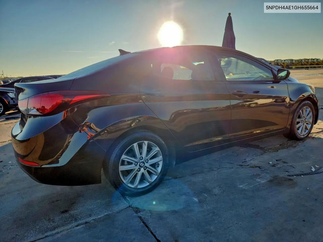 5NPDH4AE1GH655664 2016 Hyundai Elantra Se