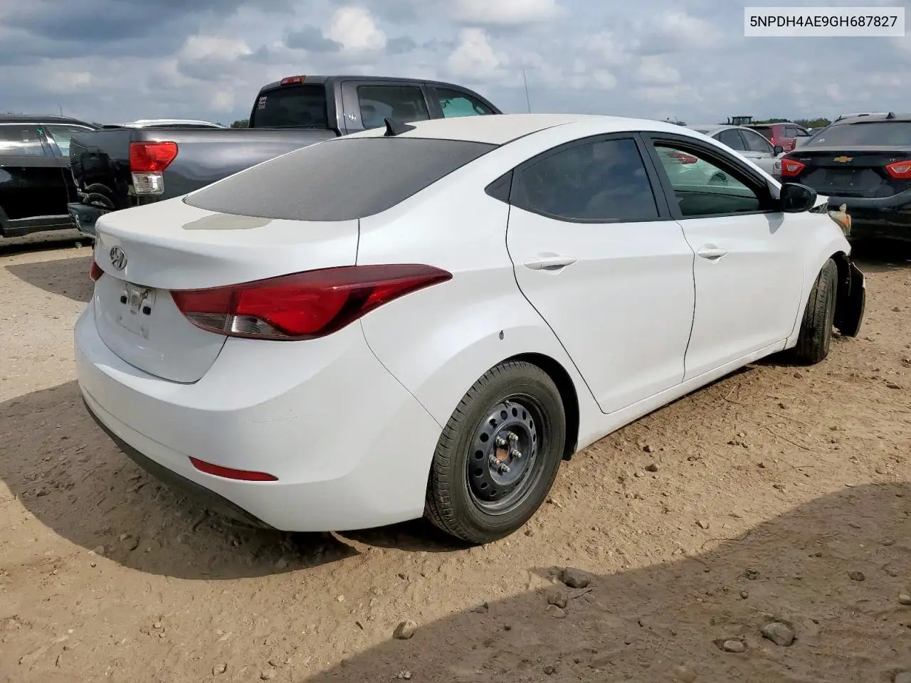 5NPDH4AE9GH687827 2016 Hyundai Elantra Se