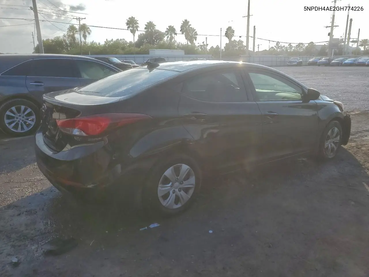 5NPDH4AE2GH774226 2016 Hyundai Elantra Se