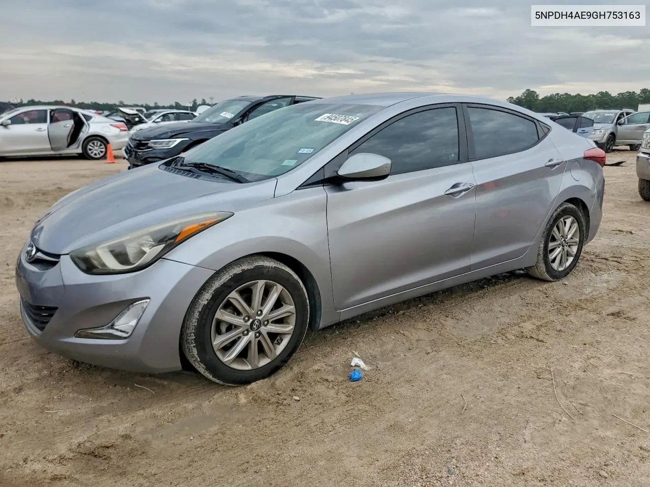 5NPDH4AE9GH753163 2016 Hyundai Elantra Se