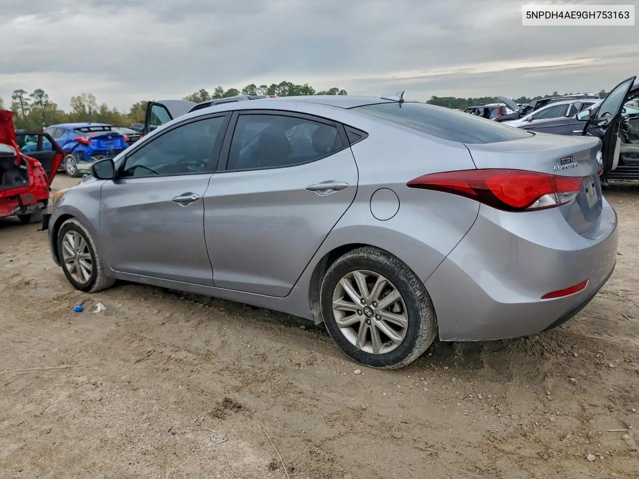 5NPDH4AE9GH753163 2016 Hyundai Elantra Se