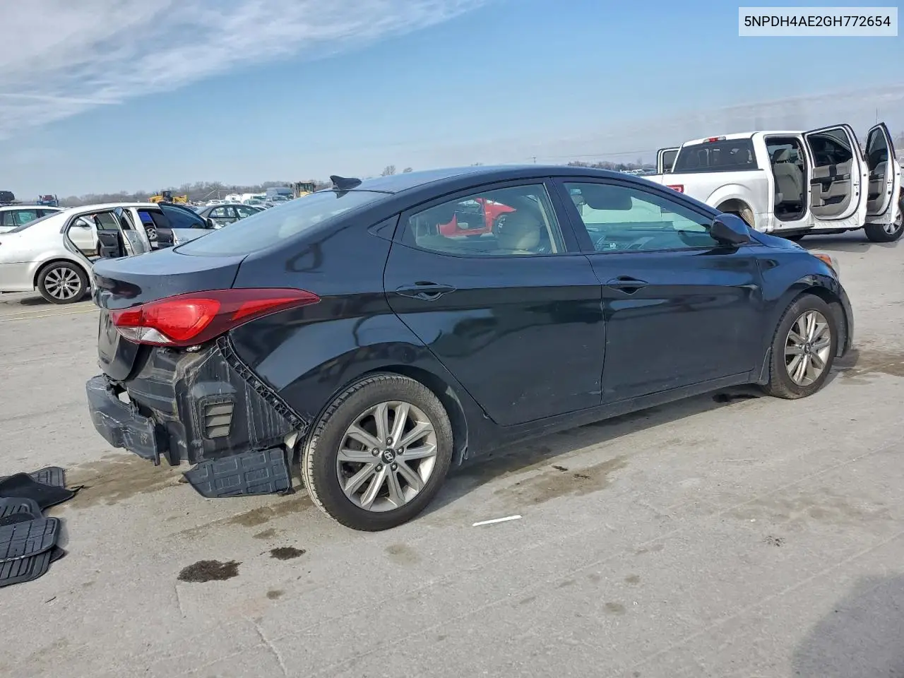 5NPDH4AE2GH772654 2016 Hyundai Elantra Se