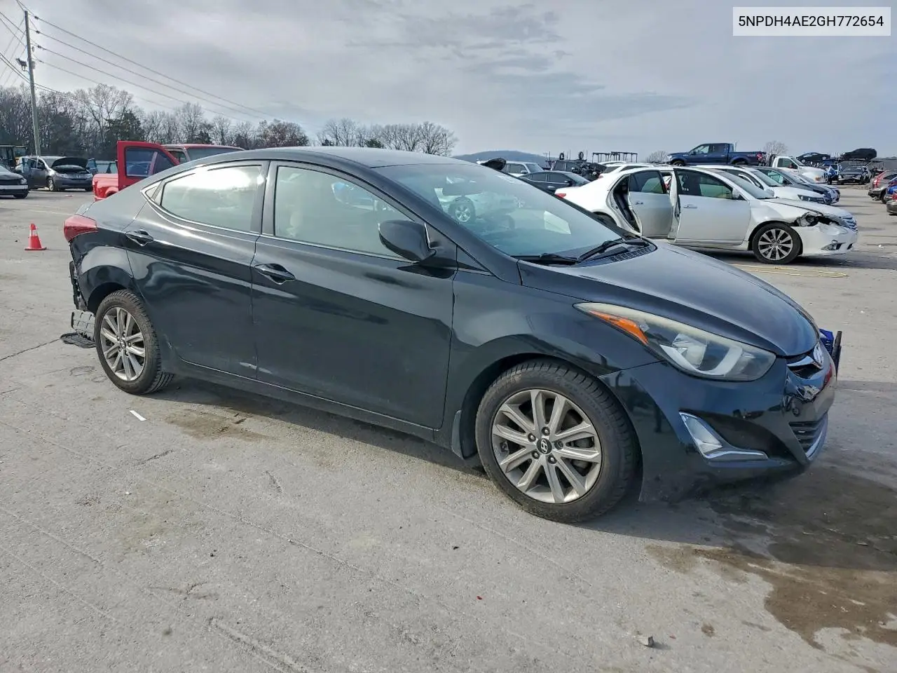 5NPDH4AE2GH772654 2016 Hyundai Elantra Se