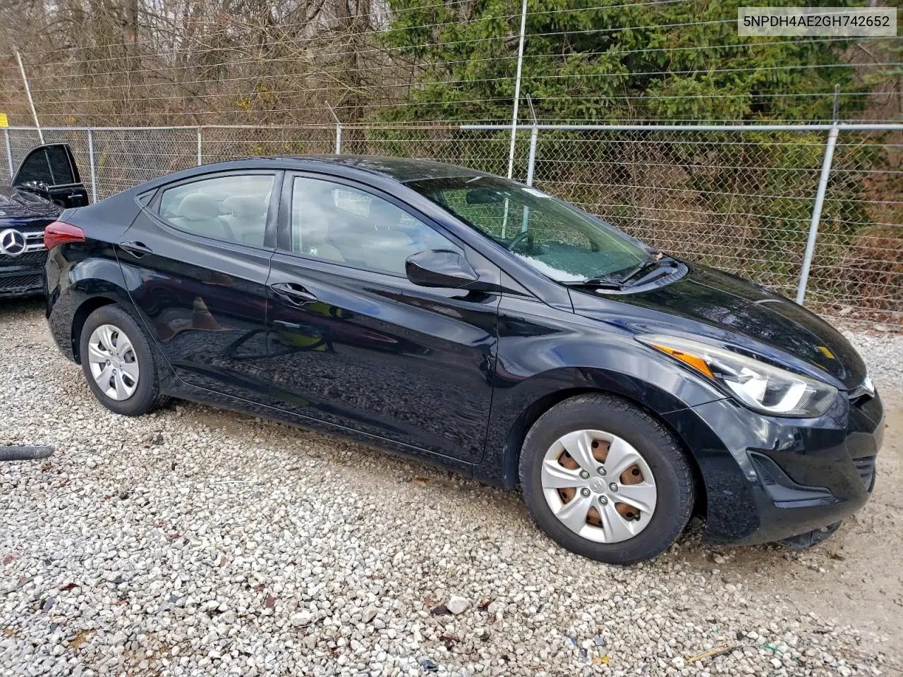 5NPDH4AE2GH742652 2016 Hyundai Elantra Se