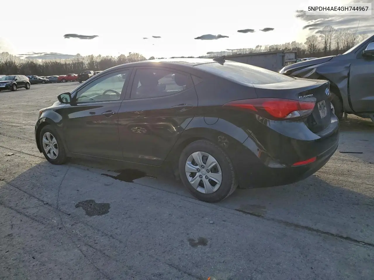 5NPDH4AE4GH744967 2016 Hyundai Elantra Se