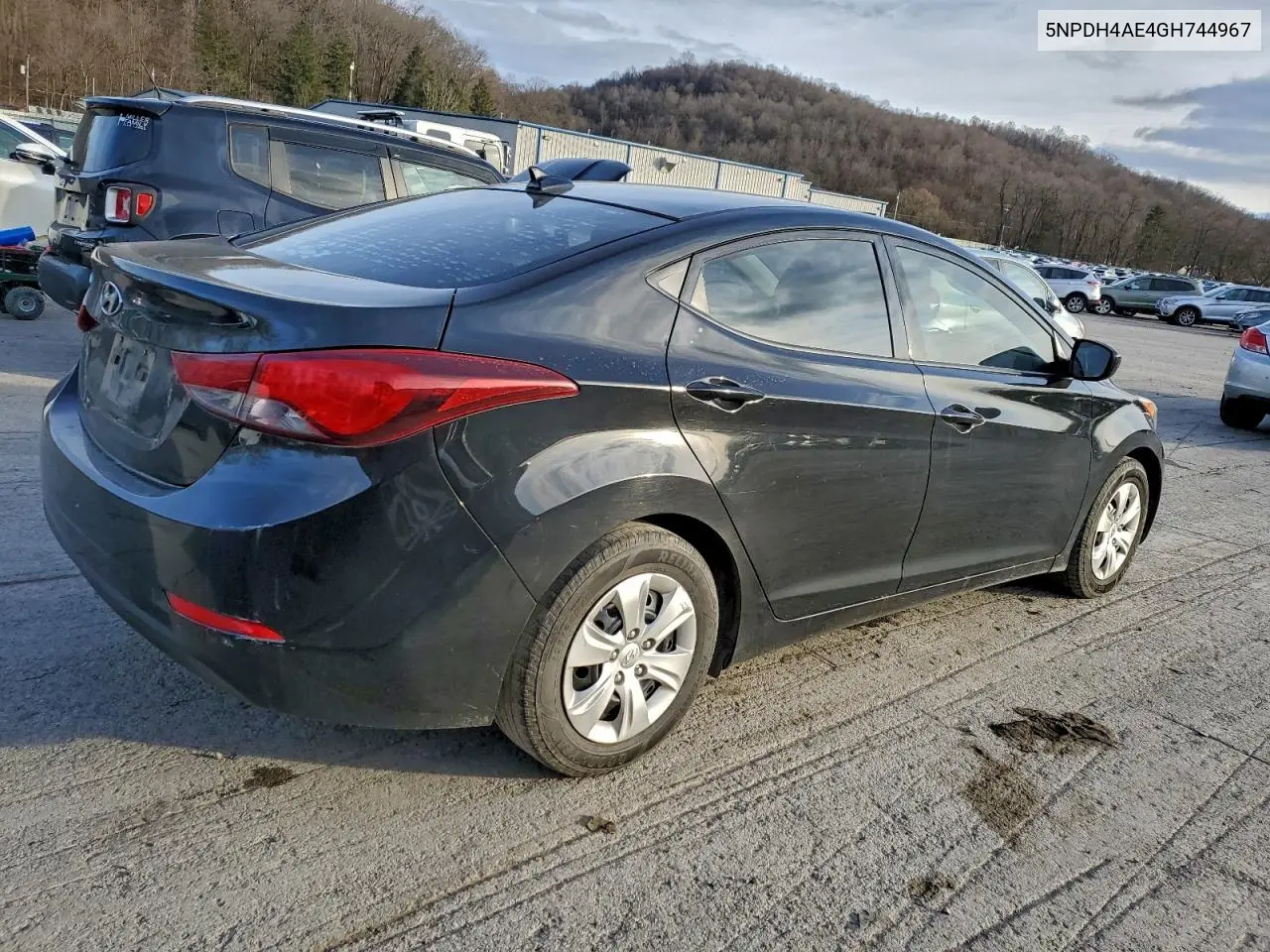5NPDH4AE4GH744967 2016 Hyundai Elantra Se