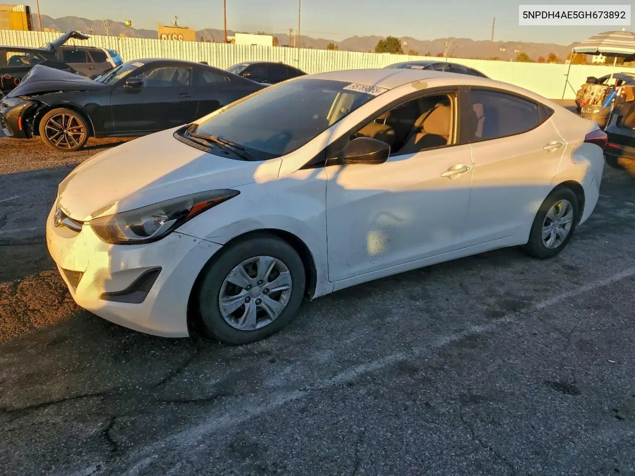 5NPDH4AE5GH673892 2016 Hyundai Elantra Se