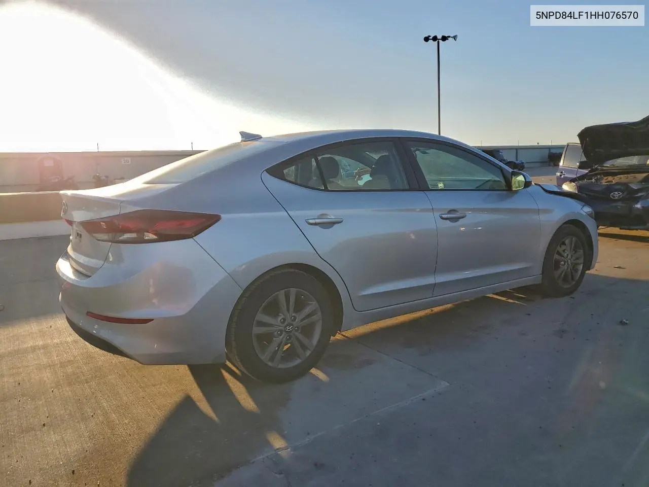 5NPD84LF1HH076570 2017 Hyundai Elantra Se