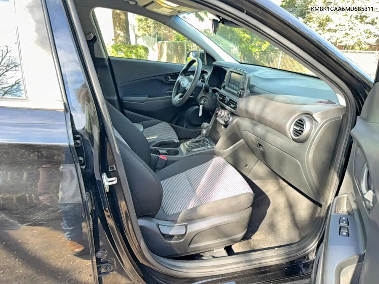 KM8K1CAA6MU685811 2021 Hyundai Kona Se