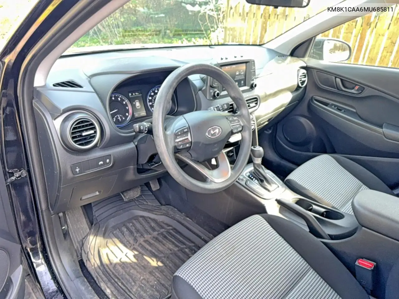 KM8K1CAA6MU685811 2021 Hyundai Kona Se