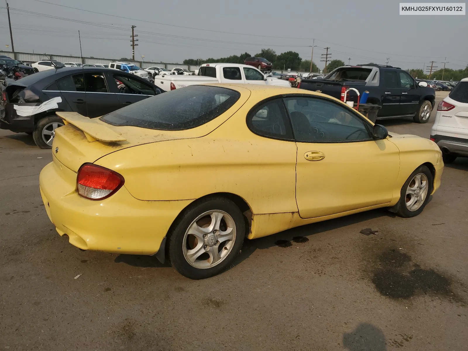 KMHJG25FXYU160122 2000 Hyundai Tiburon