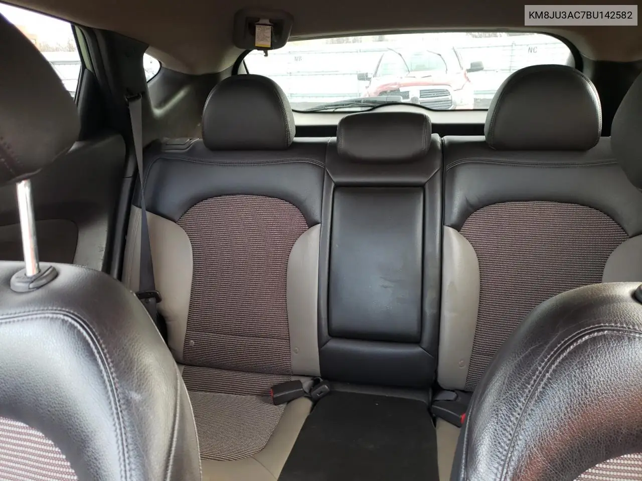 KM8JU3AC7BU142582 2011 Hyundai Tucson Gls