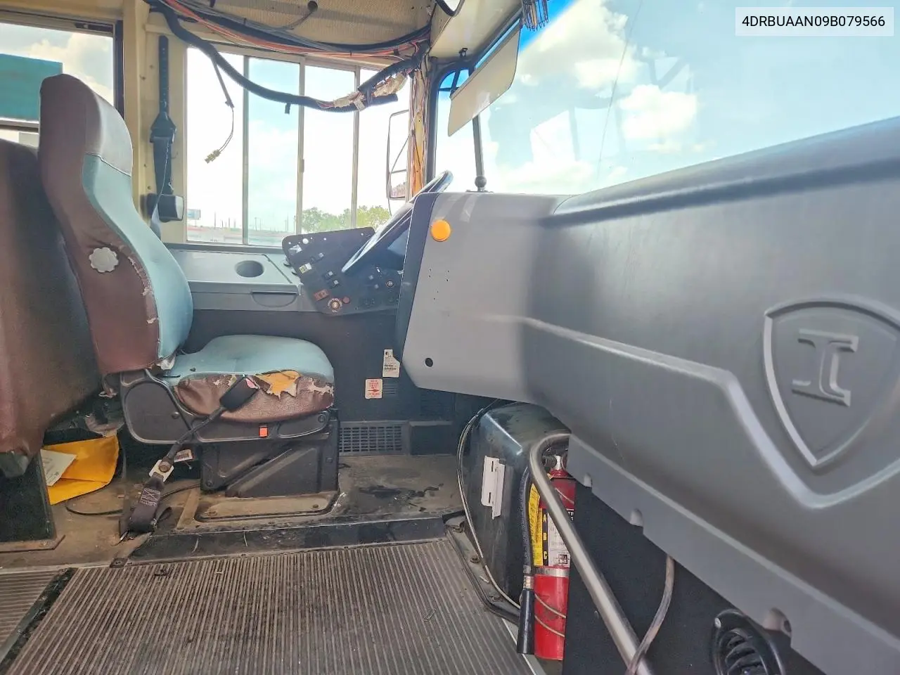 2009 Ic Corporation Ce Series School - School Bus VIN: 4DRBUAAN09B079566 Lot: 48601566