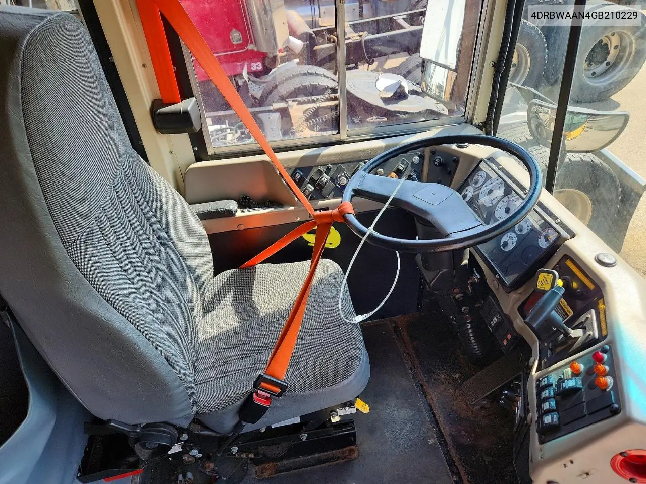 2016 Ic Corporation Re Series School - School Bus VIN: 4DRBWAAN4GB210229 Lot: 46163566
