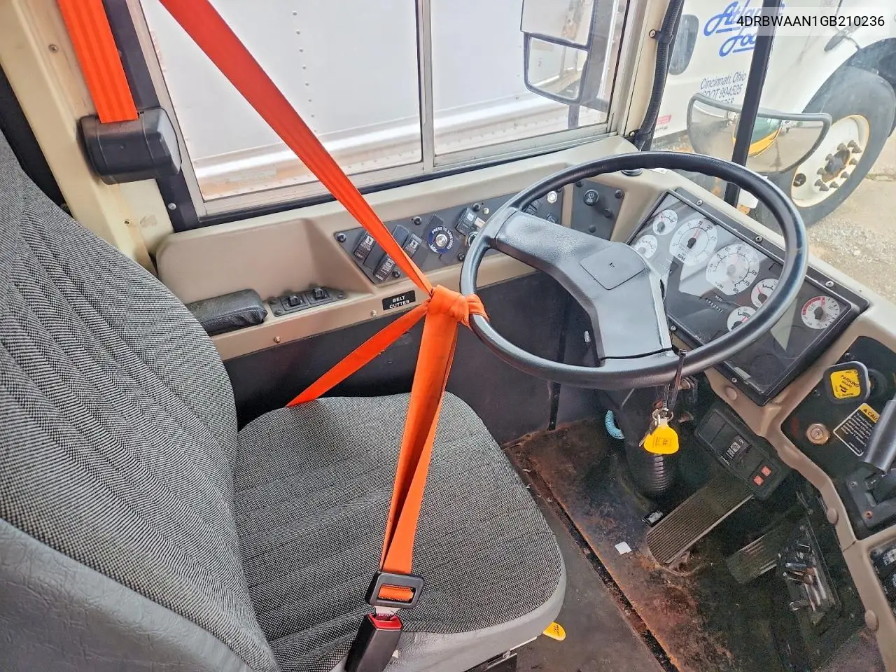 2016 Ic Corporation Re Series School - School Bus VIN: 4DRBWAAN1GB210236 Lot: 47028656