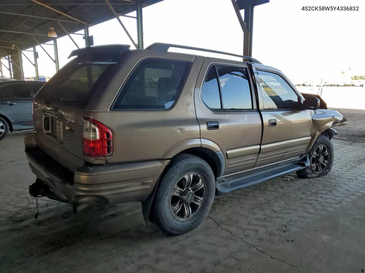 4S2CK58W5Y4336832 2000 Isuzu Rodeo S