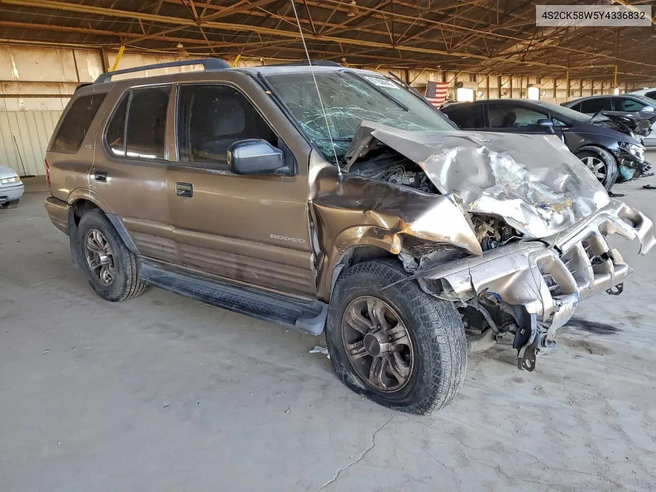 4S2CK58W5Y4336832 2000 Isuzu Rodeo S