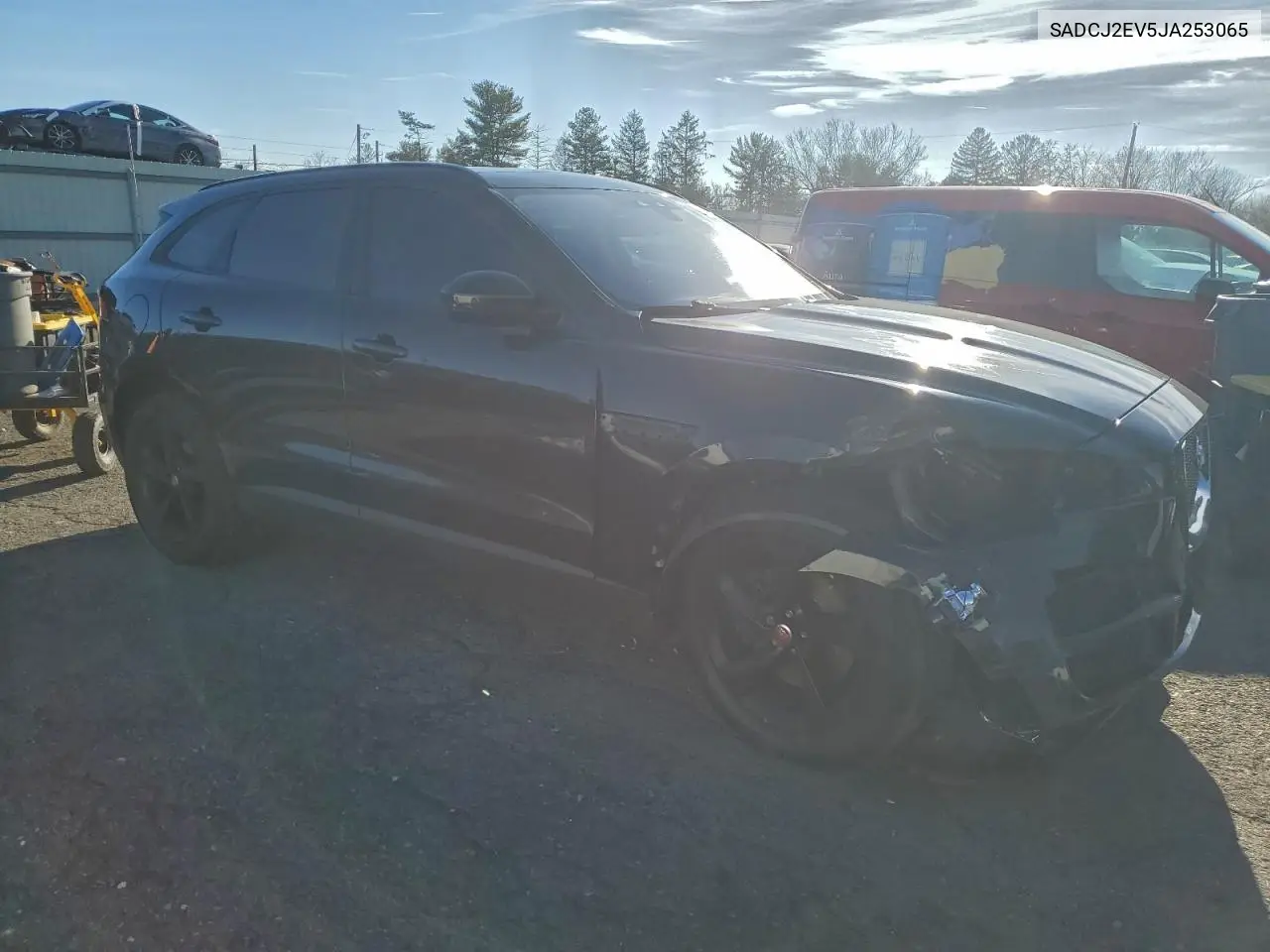 SADCJ2EV5JA253065 2018 Jaguar F-Pace Premium