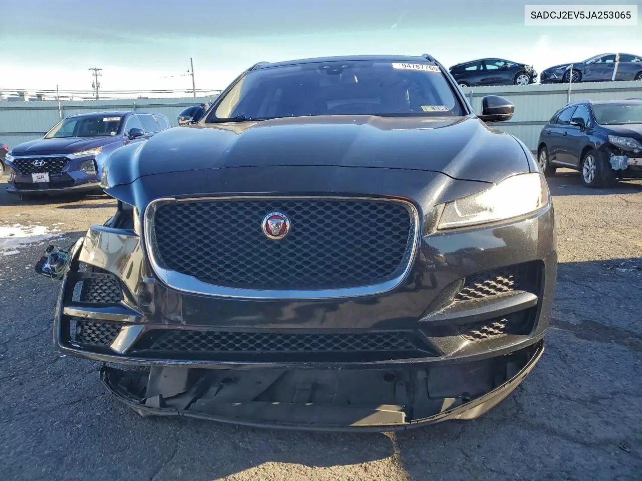 SADCJ2EV5JA253065 2018 Jaguar F-Pace Premium