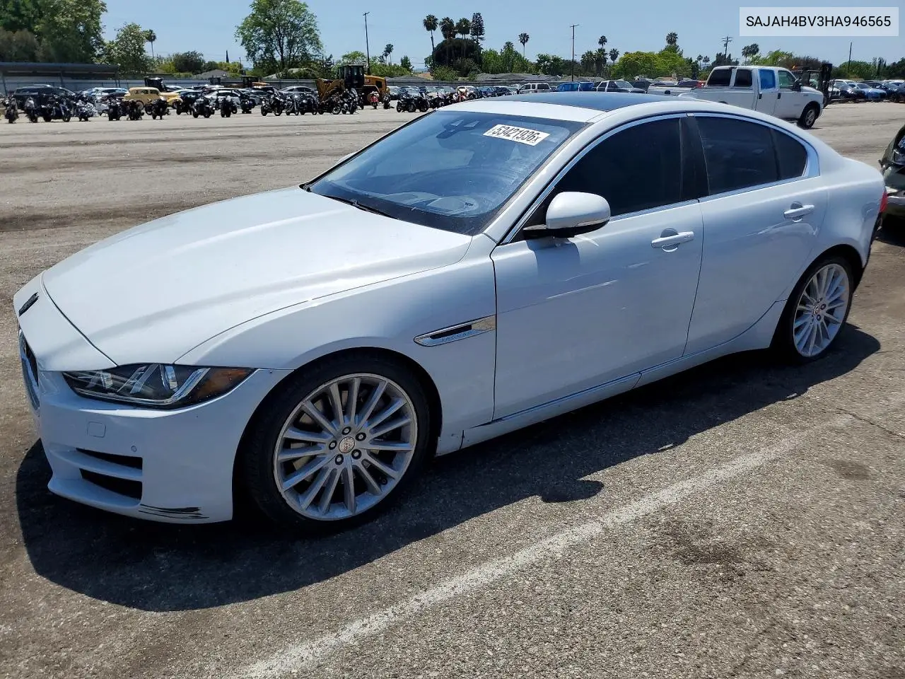 SAJAH4BV3HA946565 2017 Jaguar Xe First Edition