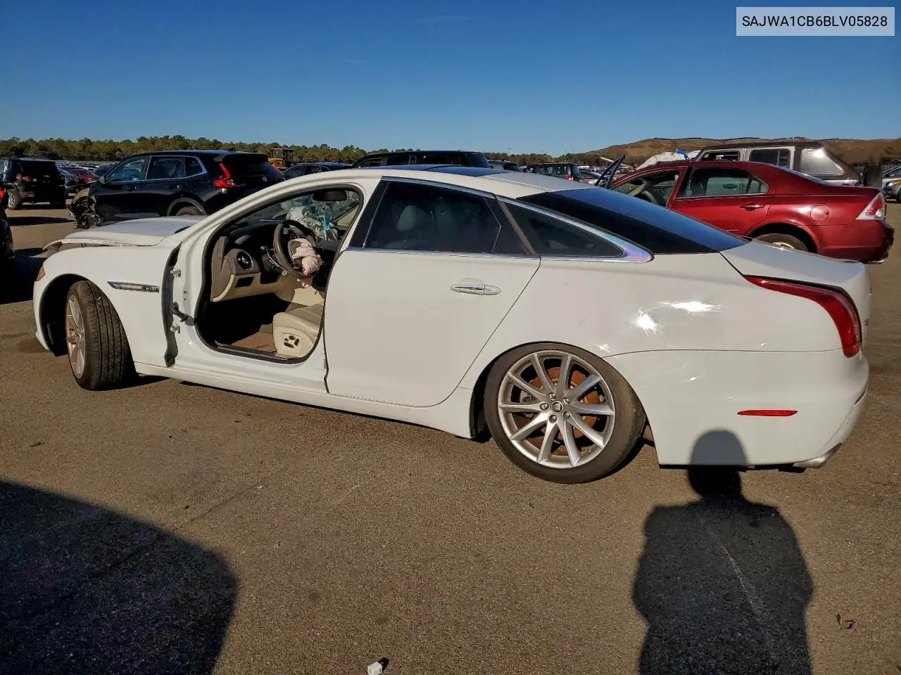 SAJWA1CB6BLV05828 2011 Jaguar Xj