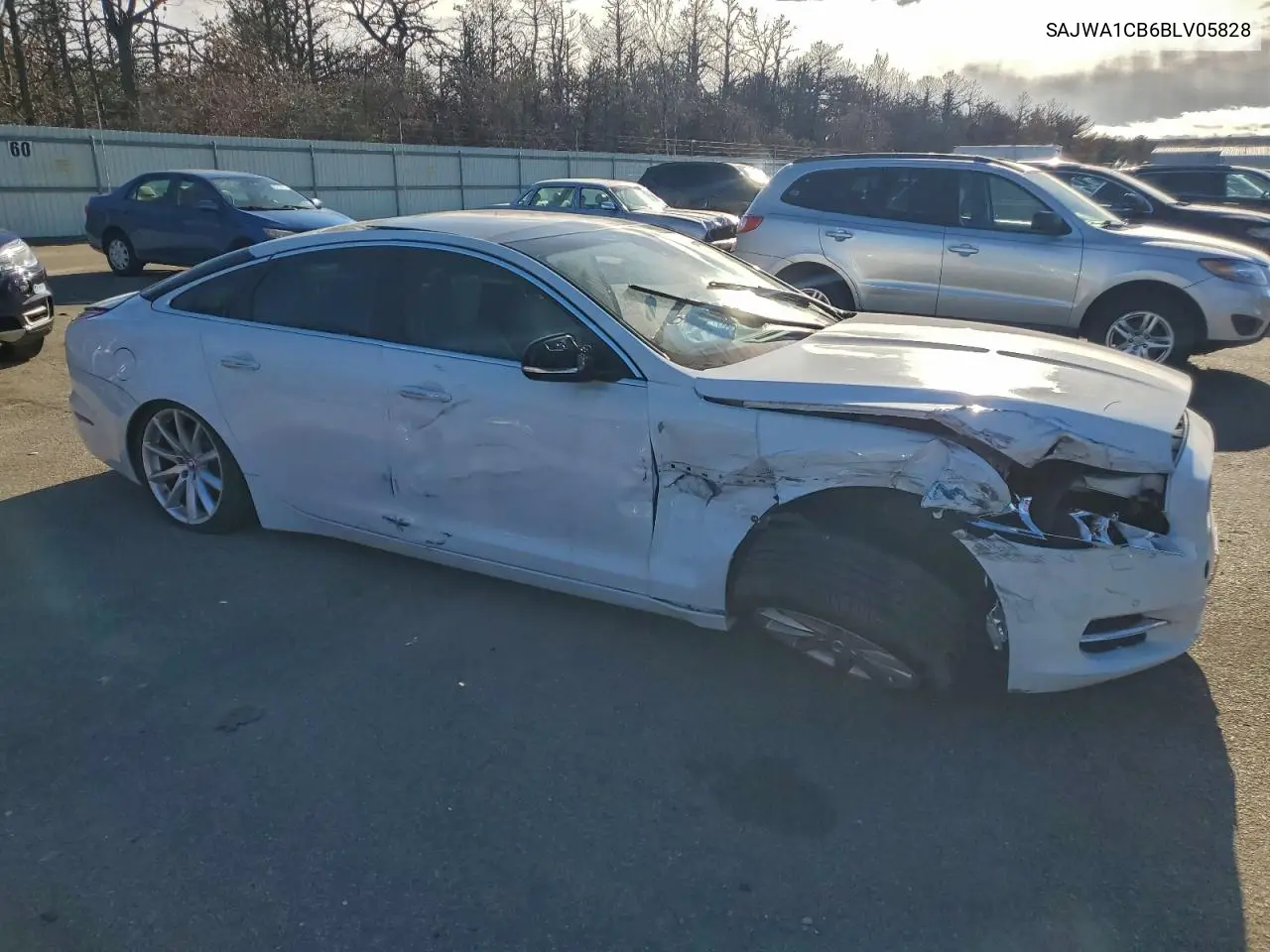 SAJWA1CB6BLV05828 2011 Jaguar Xj