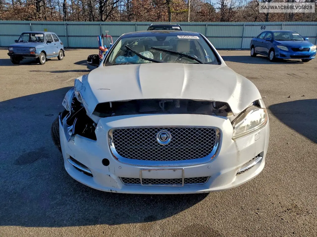 SAJWA1CB6BLV05828 2011 Jaguar Xj
