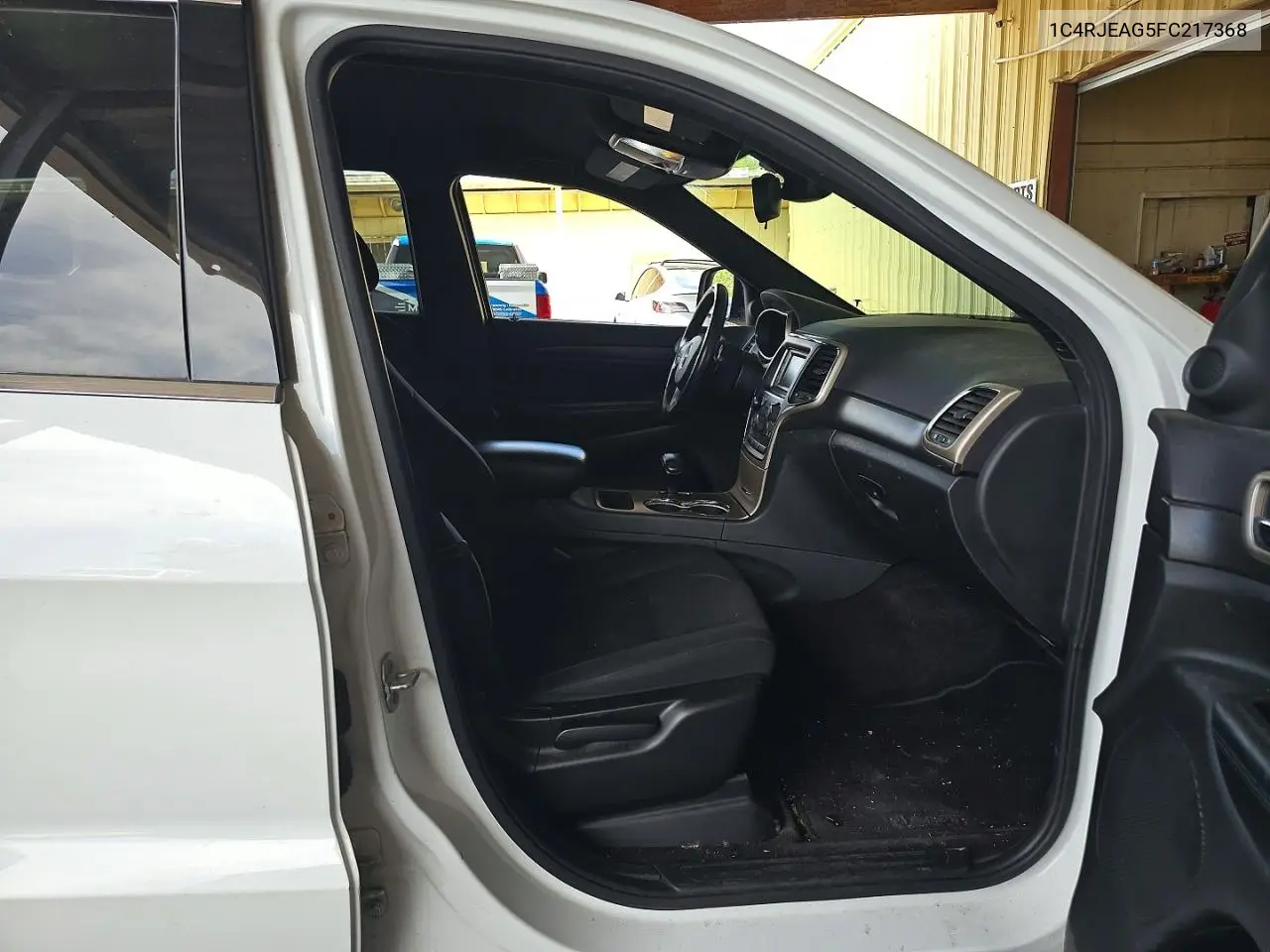 1C4RJEAG5FC217368 2015 Jeep Grand Cherokee Laredo