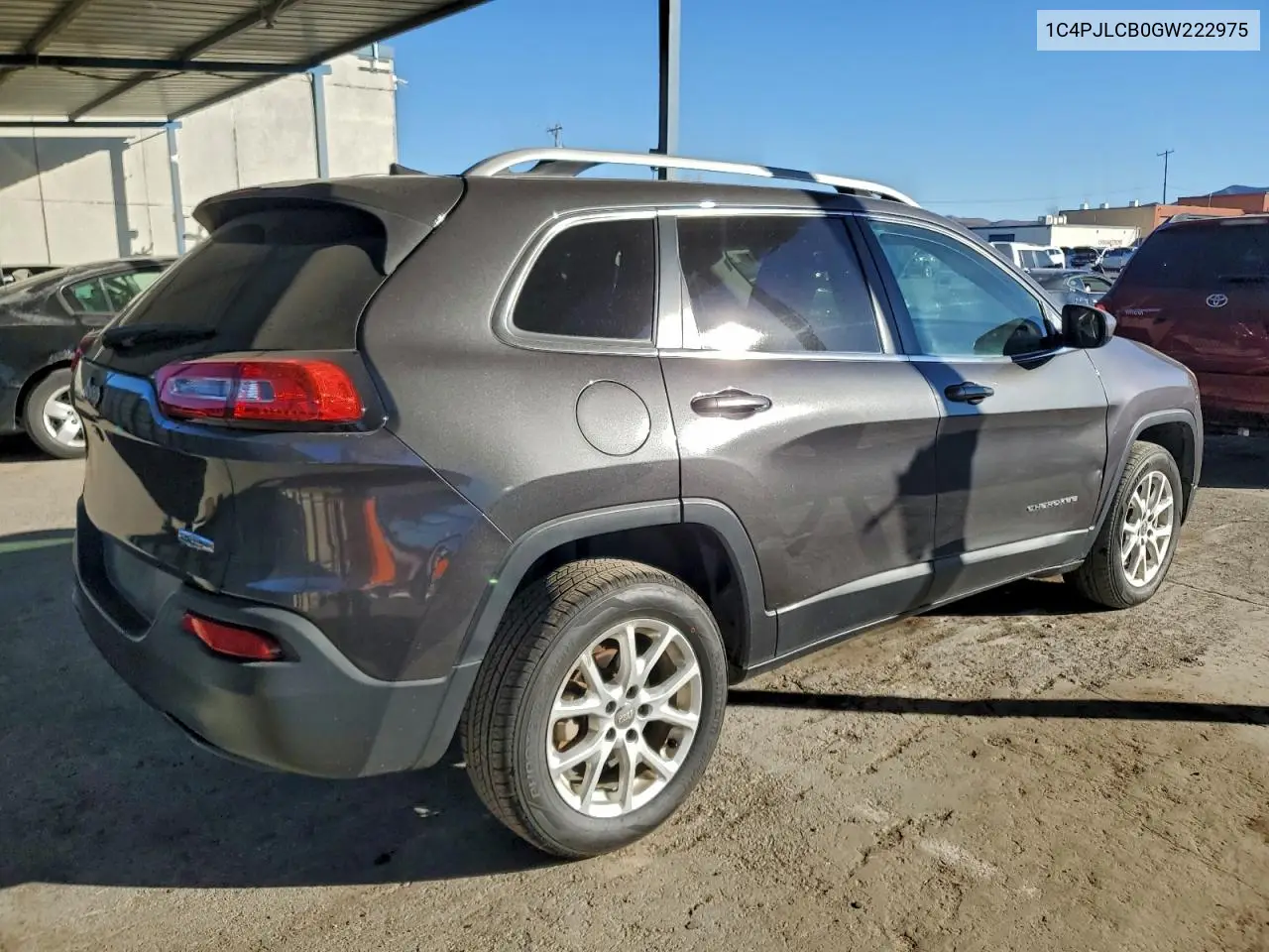 1C4PJLCB0GW222975 2016 Jeep Cherokee Latitude