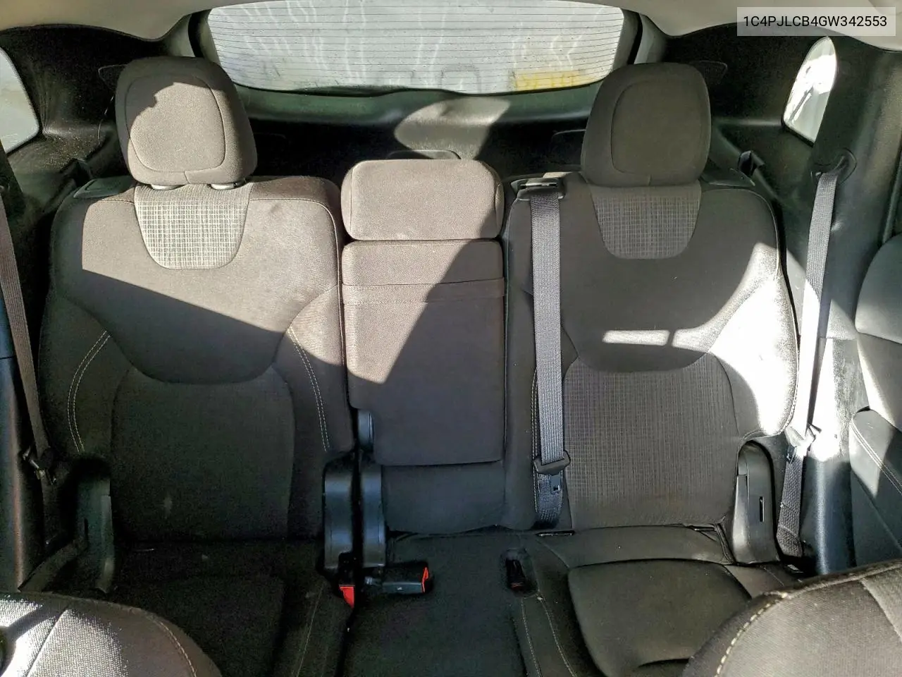1C4PJLCB4GW342553 2016 Jeep Cherokee Latitude