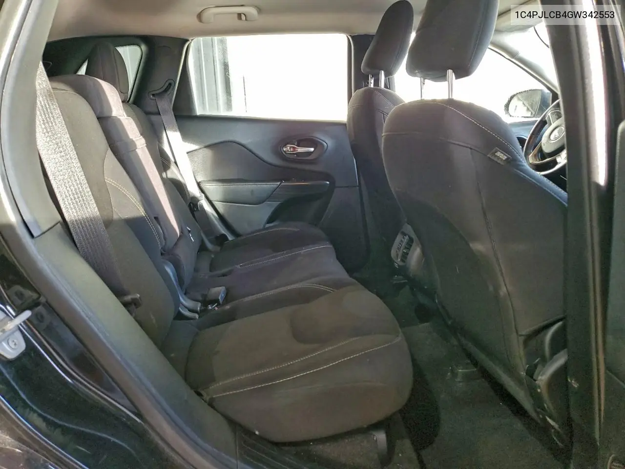 1C4PJLCB4GW342553 2016 Jeep Cherokee Latitude