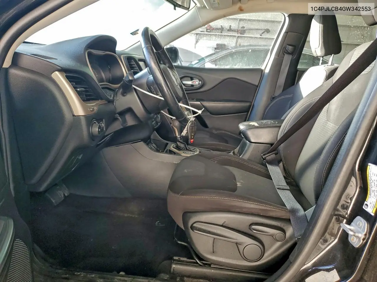 1C4PJLCB4GW342553 2016 Jeep Cherokee Latitude