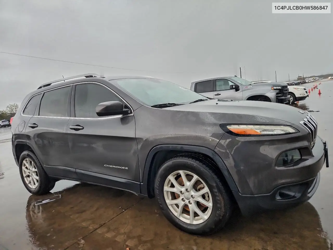 1C4PJLCB0HW586847 2017 Jeep Cherokee Latitude