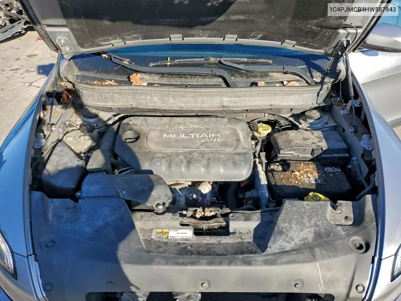1C4PJMCB4HW587943 2017 Jeep Cherokee Latitude