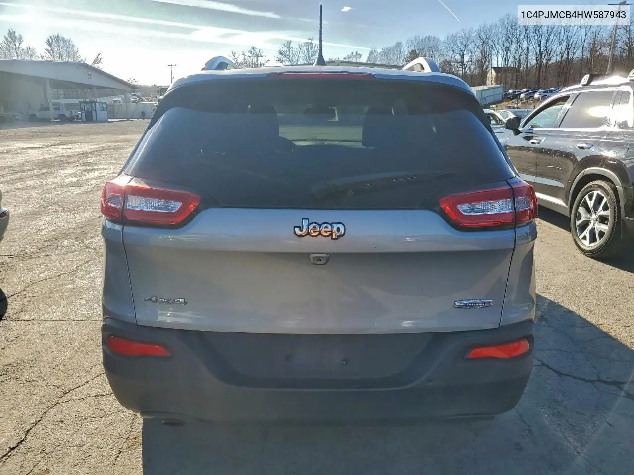 1C4PJMCB4HW587943 2017 Jeep Cherokee Latitude