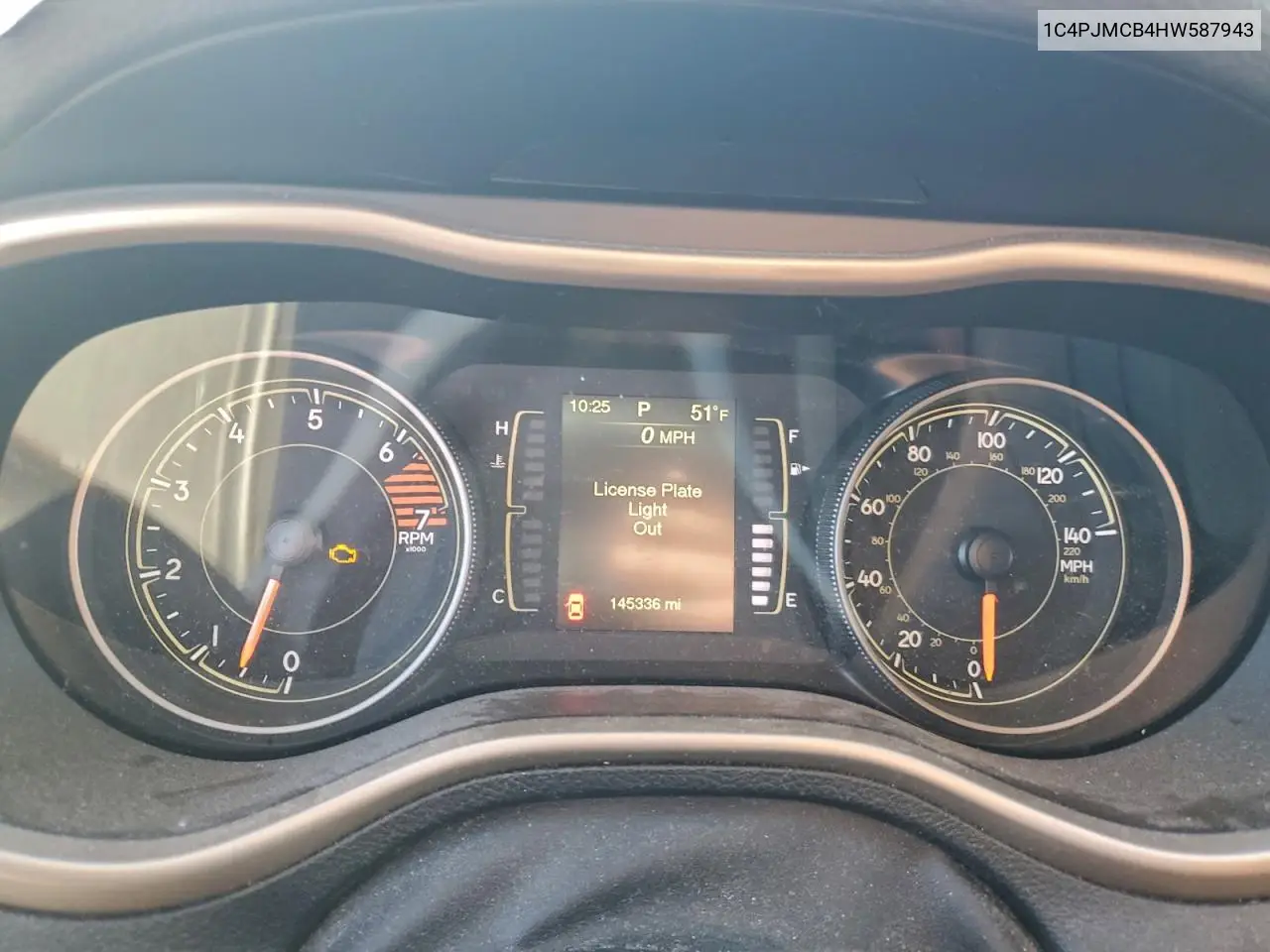 1C4PJMCB4HW587943 2017 Jeep Cherokee Latitude