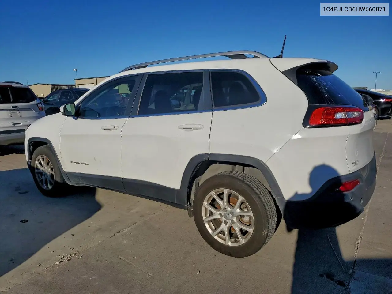 1C4PJLCB6HW660871 2017 Jeep Cherokee Latitude