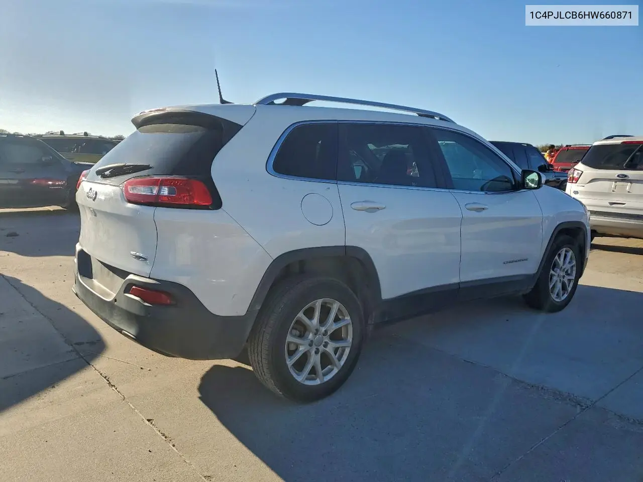 1C4PJLCB6HW660871 2017 Jeep Cherokee Latitude