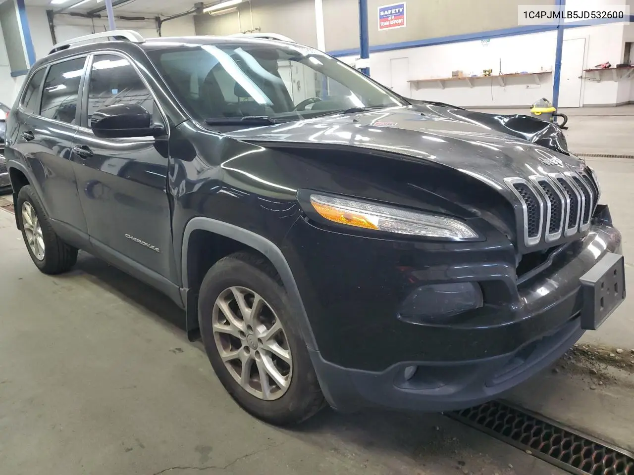 1C4PJMLB5JD532600 2018 Jeep Cherokee Latitude Plus