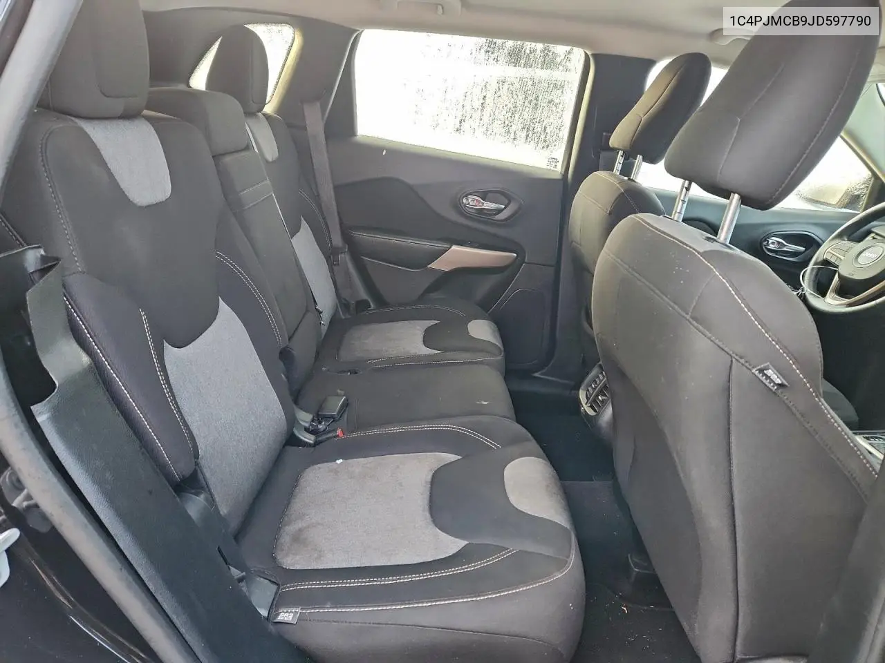 1C4PJMCB9JD597790 2018 Jeep Cherokee Latitude