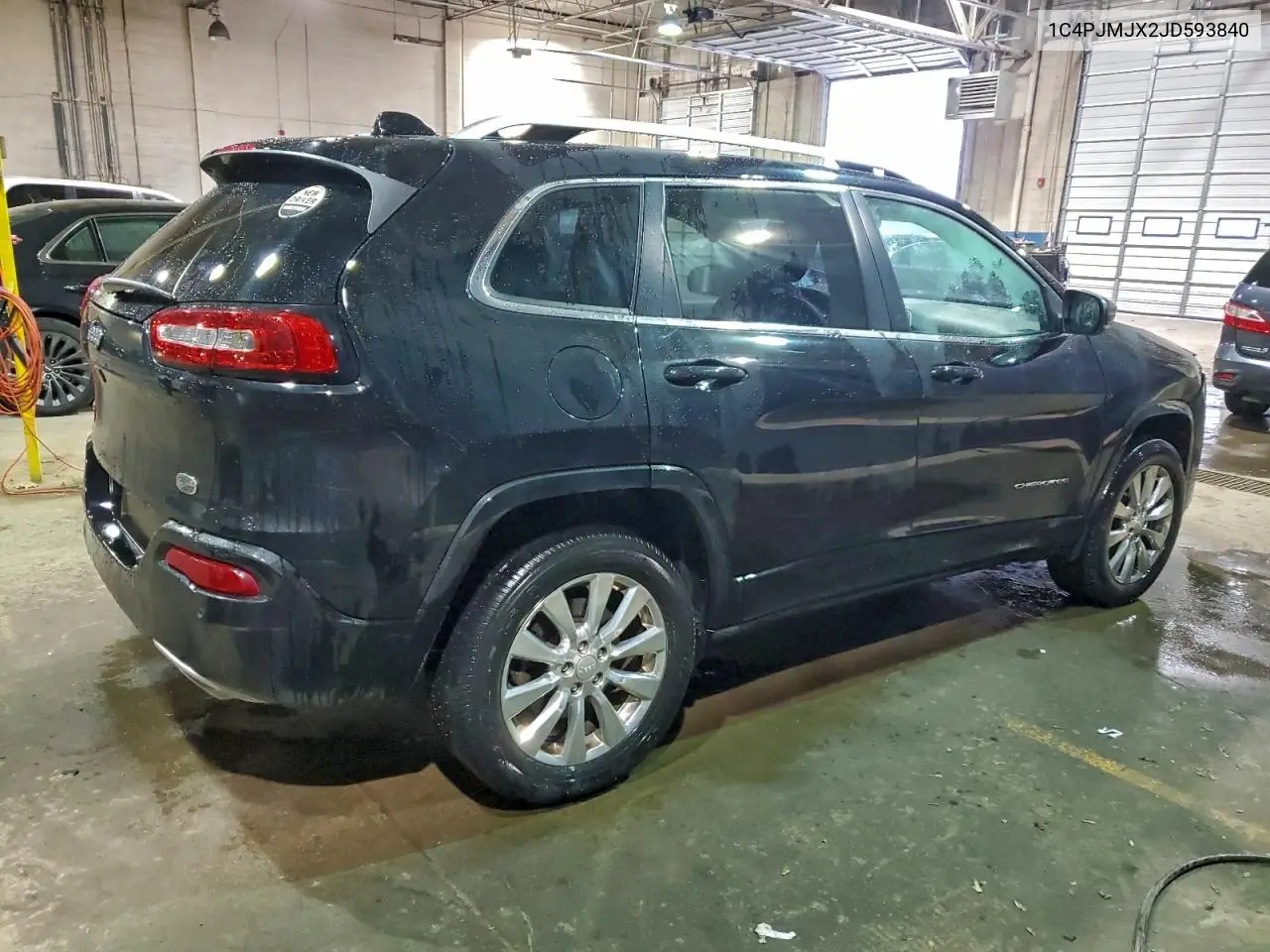 1C4PJMJX2JD593840 2018 Jeep Cherokee Overland