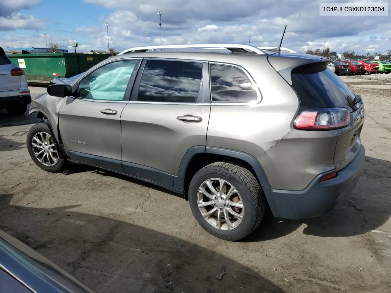 1C4PJLCBXKD123004 2019 Jeep Cherokee Latitude