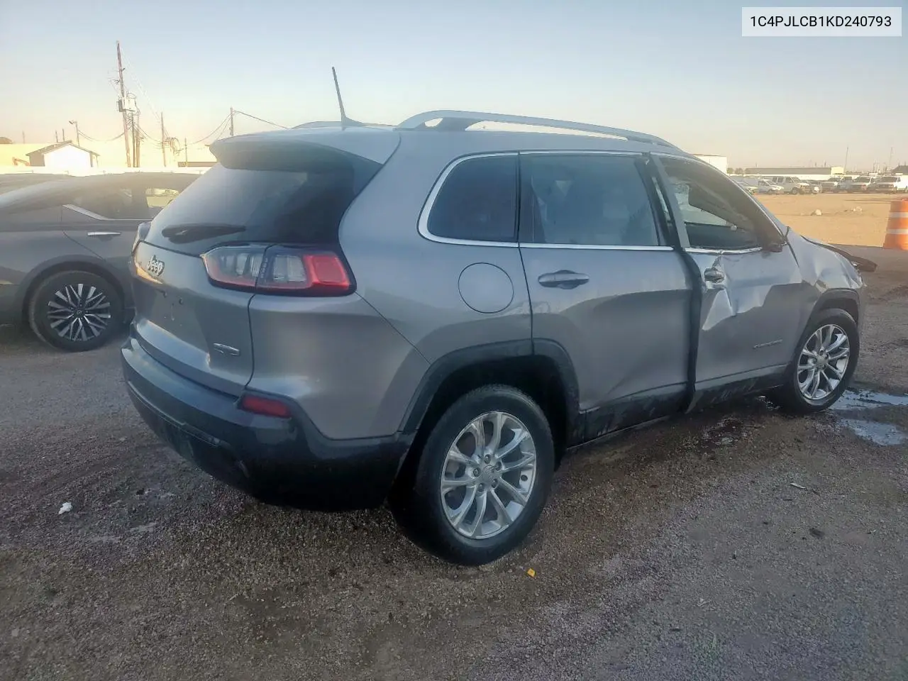 1C4PJLCB1KD240793 2019 Jeep Cherokee Latitude