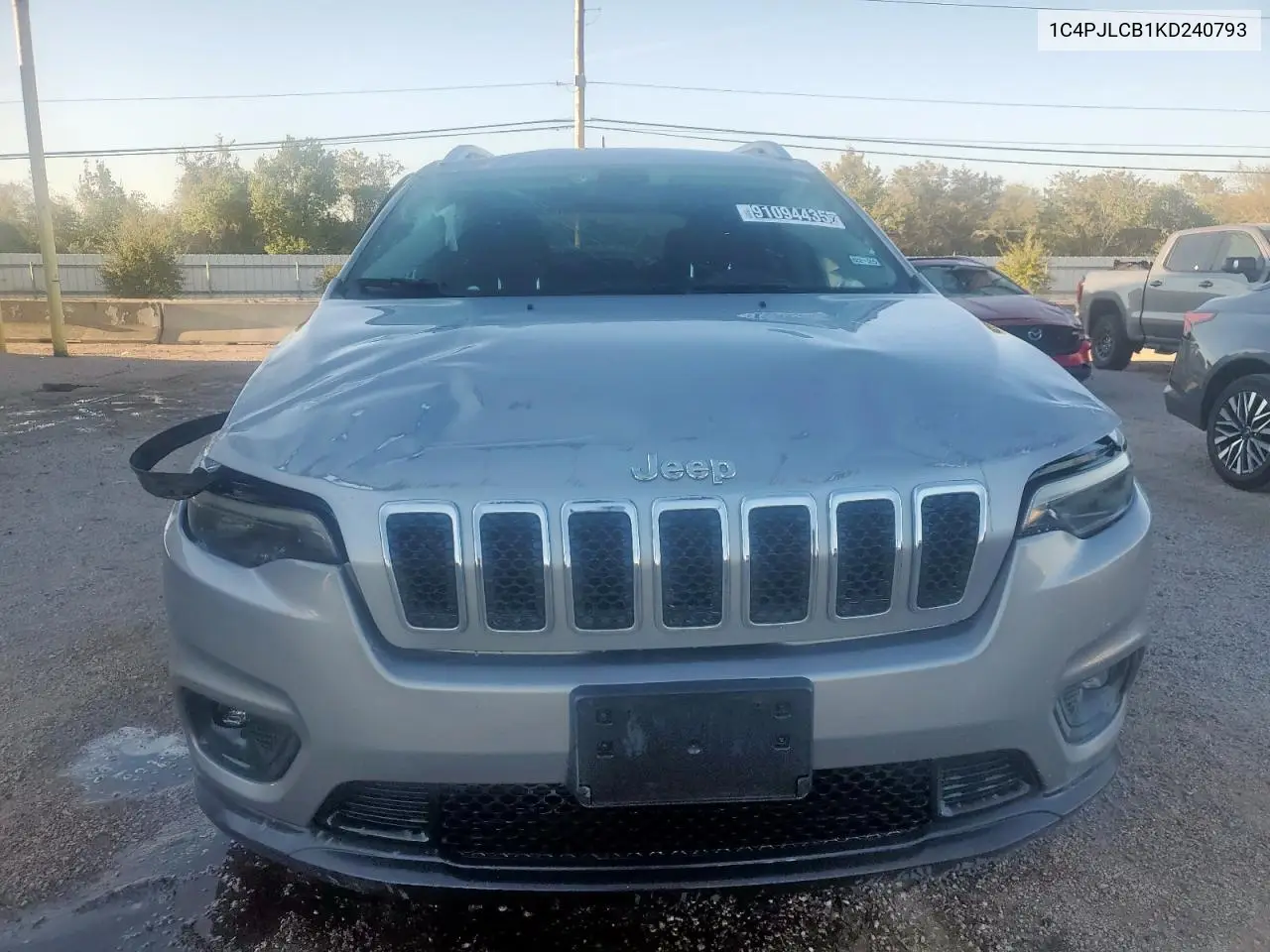 1C4PJLCB1KD240793 2019 Jeep Cherokee Latitude